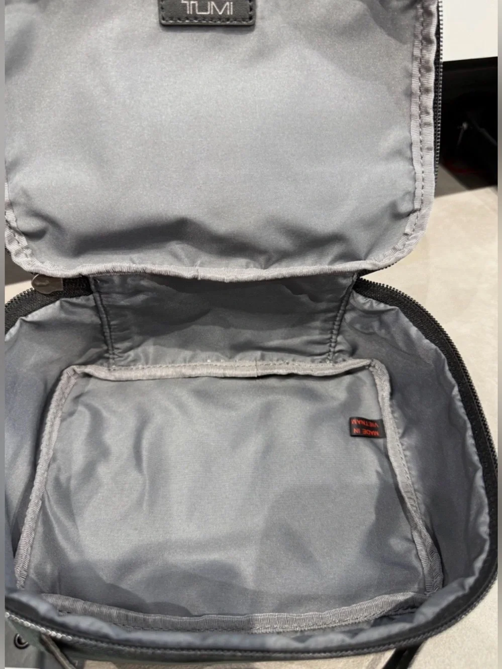 NEW TUMI Zippered CUBE TRAVEL POUCH - Cosmetic Bag - DARK OPAL GREEN